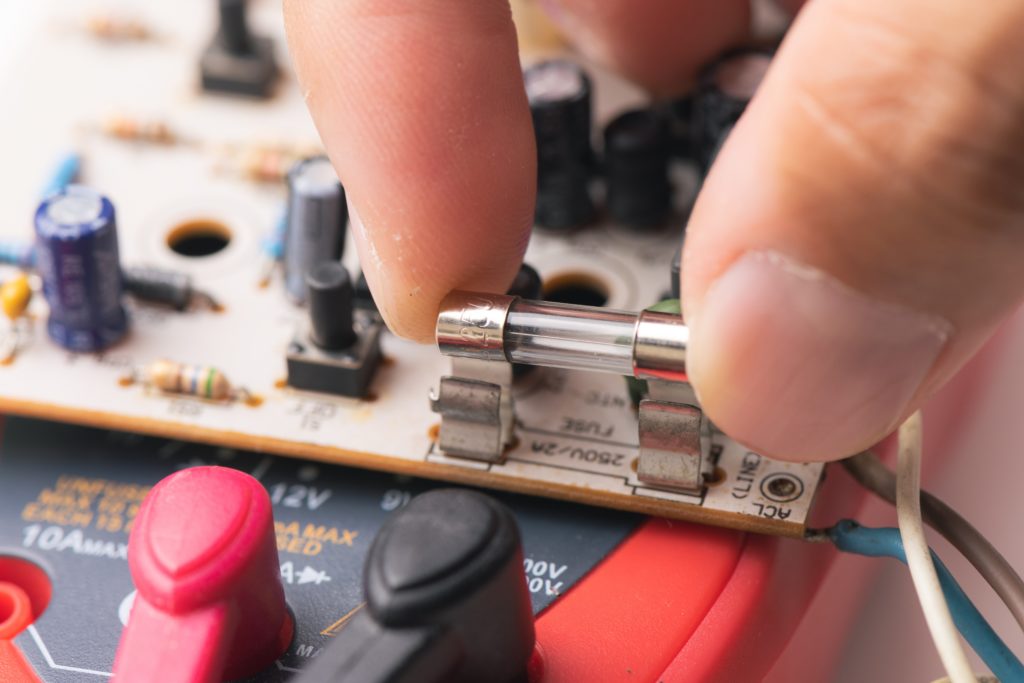 Electrician taking fuse out of PCB-how to test a fuse with a multimeter